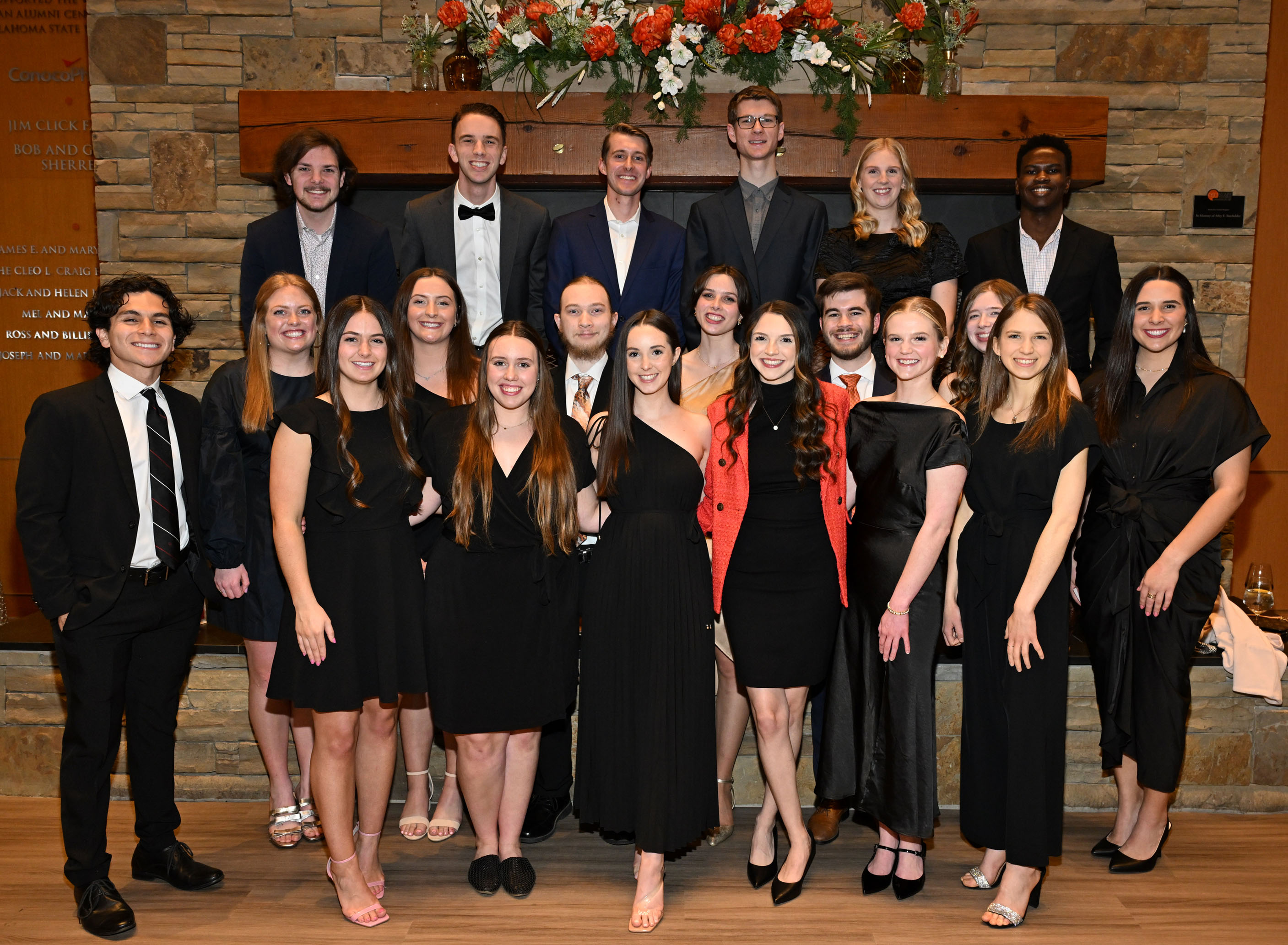 Large group of MIS students dressed nicely in the alumni center lobby. Large group of MIS students dressed nicely in the alumni center lobby.