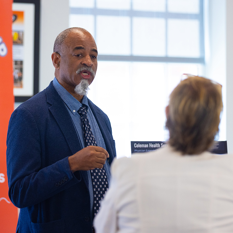 A VEP participant speaks to a judge about their business concept.